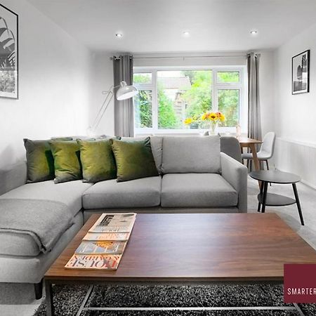 Sunninghill Village - 2 Bed - Parking And Garden アスコット エクステリア 写真