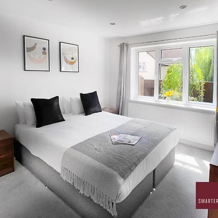 Sunninghill Village - 2 Bed - Parking And Garden アスコット エクステリア 写真