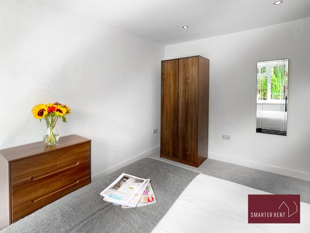 Sunninghill Village - 2 Bed - Parking And Garden アスコット エクステリア 写真