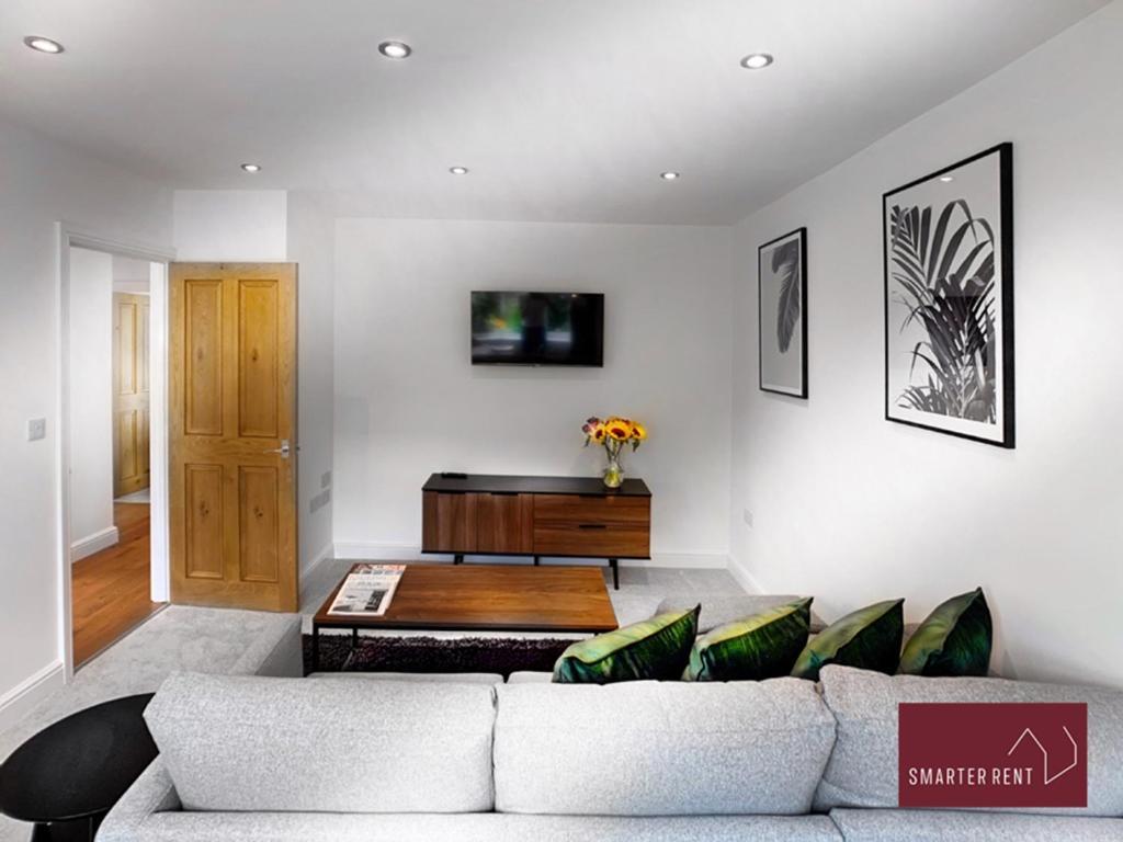 Sunninghill Village - 2 Bed - Parking And Garden アスコット エクステリア 写真