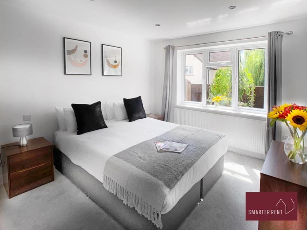 Sunninghill Village - 2 Bed - Parking And Garden アスコット エクステリア 写真