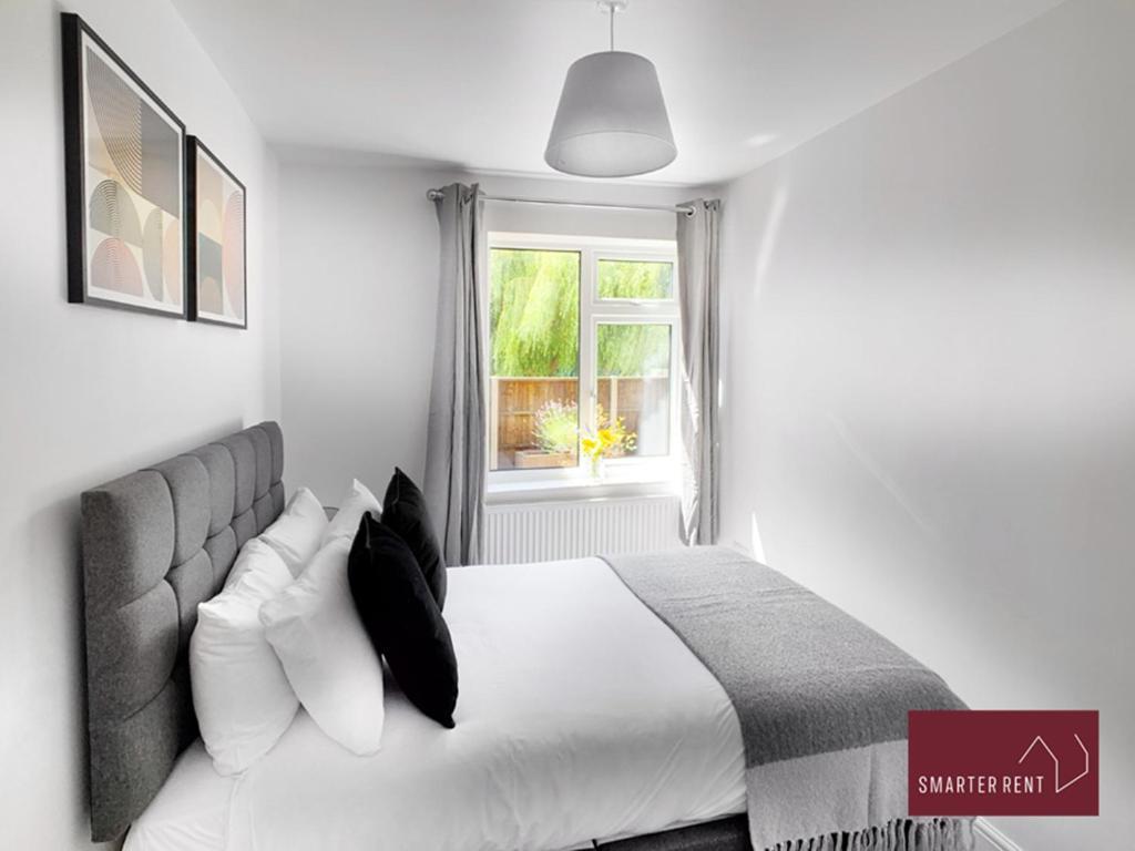 Sunninghill Village - 2 Bed - Parking And Garden アスコット エクステリア 写真