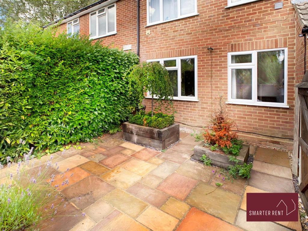 Sunninghill Village - 2 Bed - Parking And Garden アスコット エクステリア 写真